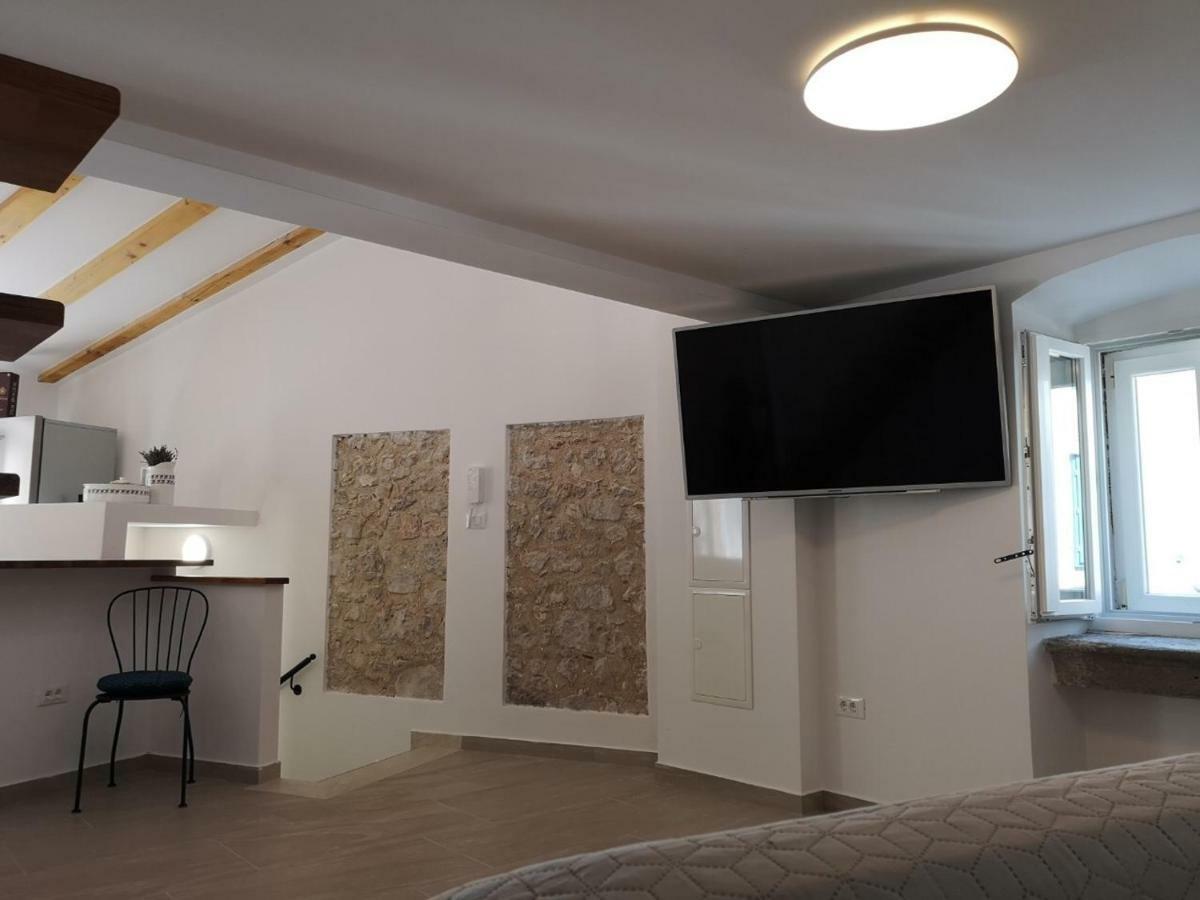 Apartmani Kraj Mora Cres Dış mekan fotoğraf